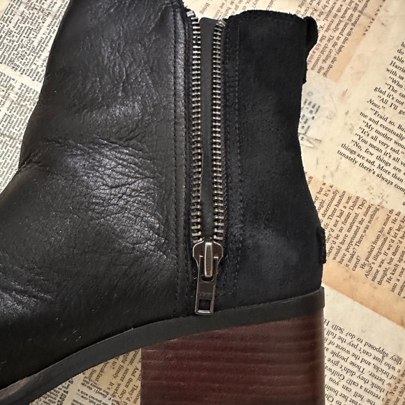 Sorel Black Leather Ankle Booties - Picture 8 of 13